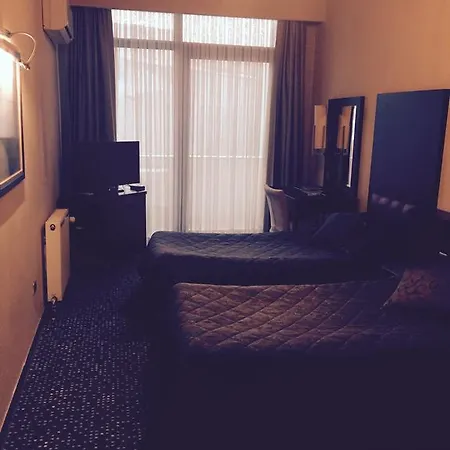 Capital Plaza 4*