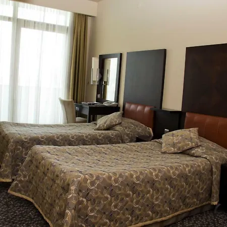 Capital Plaza 4*
