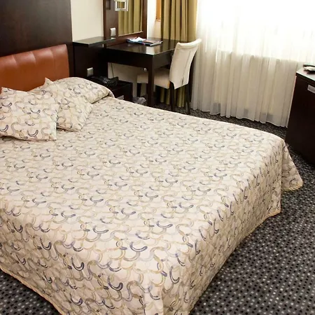 Capital Plaza 4*